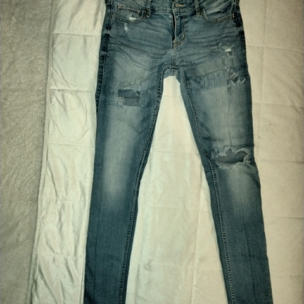 Hollister, 3R, 26w/31L, distressed skinny jeans